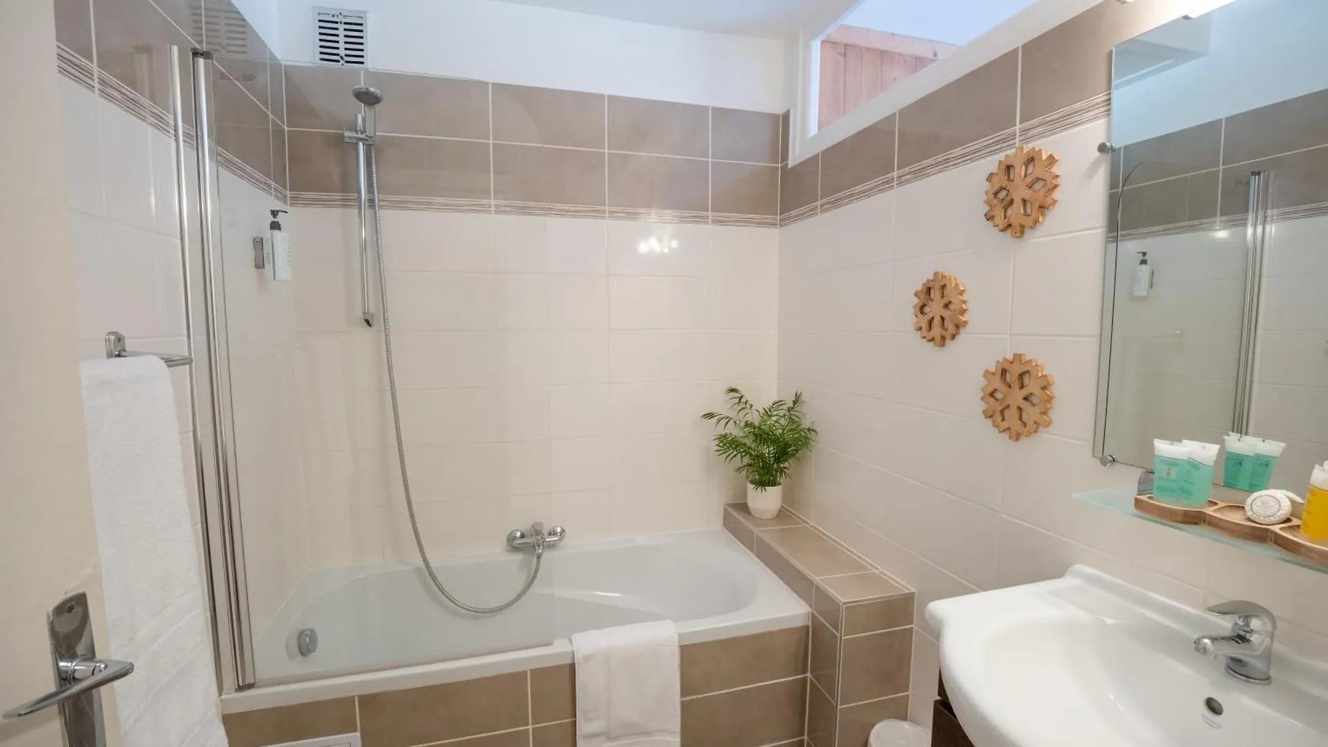 Chalet Hotel La Sapiniere Σαμονί 3*,  Γαλλία